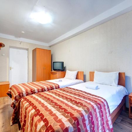 Holosiyvsky Hotel Kiev Exteriör bild