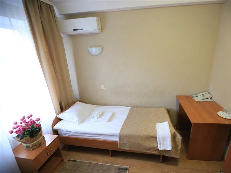Holosiyvsky Hotel Kiev Exteriör bild