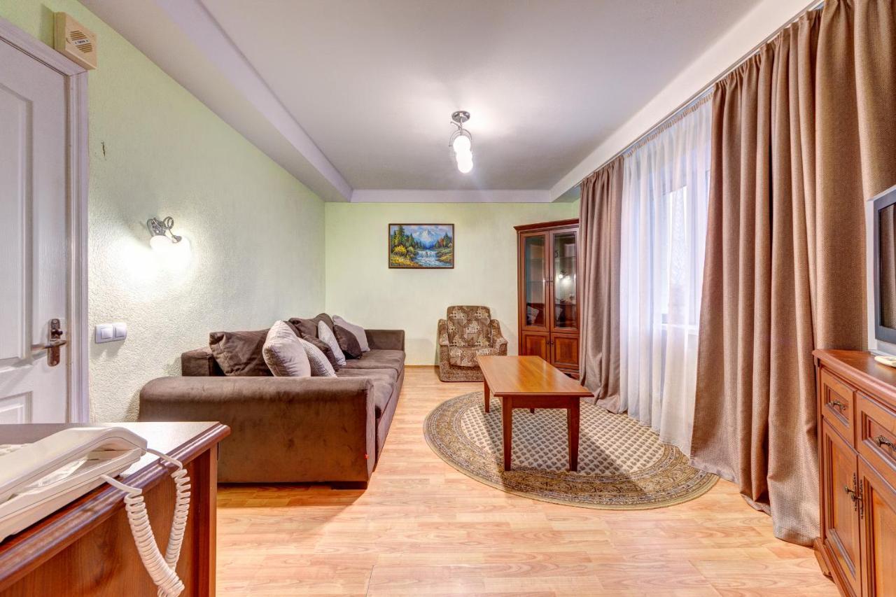 Holosiyvsky Hotel Kiev Exteriör bild