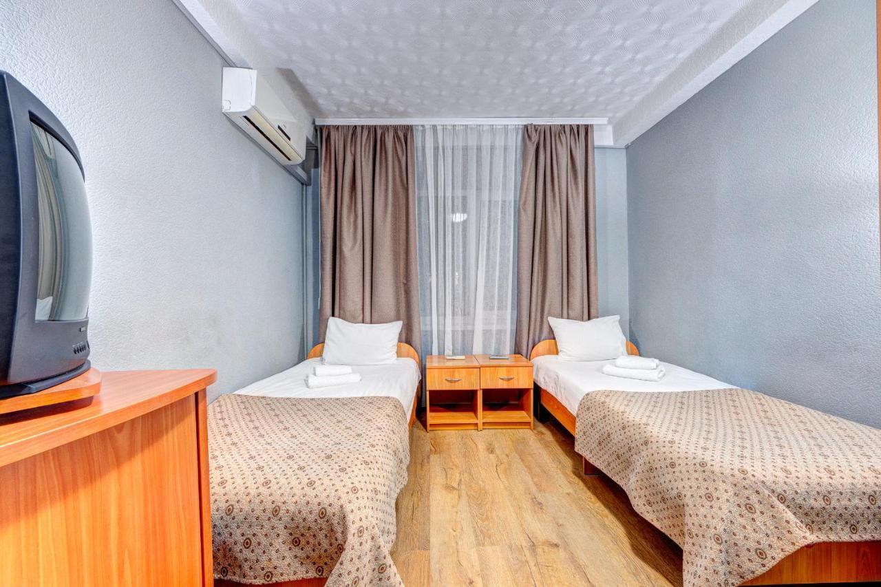 Holosiyvsky Hotel Kiev Exteriör bild