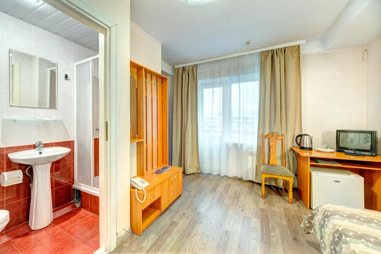 Holosiyvsky Hotel Kiev Exteriör bild