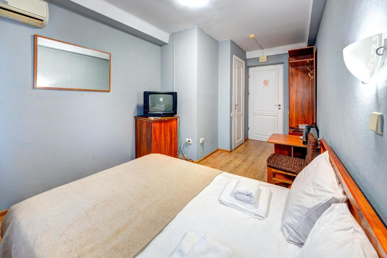 Holosiyvsky Hotel Kiev Exteriör bild